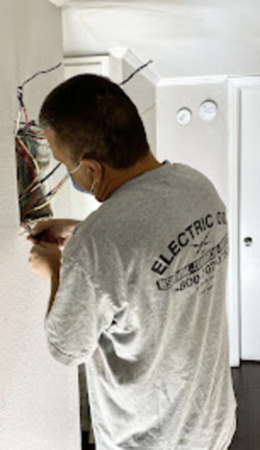 <img src="electrician.jpg" alt="Electric 007- La Fast Electrical Santa Monica" />